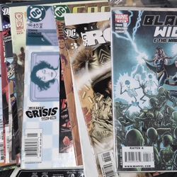 COMICS LOT OF 16 ASSORTED TITLES & HISTORIES BLACK WINDOW, GREEN ARROW, ZOMBIES