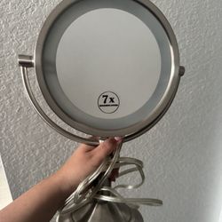 Light Up Mirror With Zoom Side 