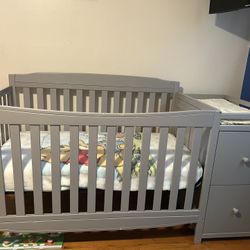 Crib with Changing Table 