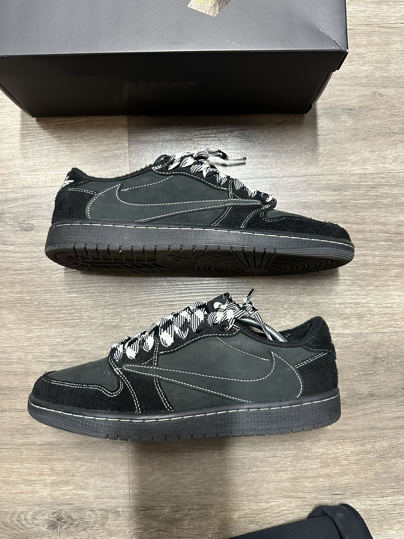 Travis Scott Jordan 1 Low Phantom