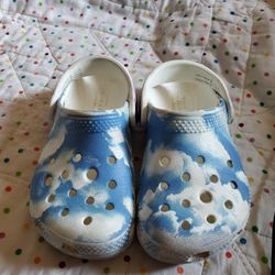 Crocs Cloud Clogs Size C8 kids.