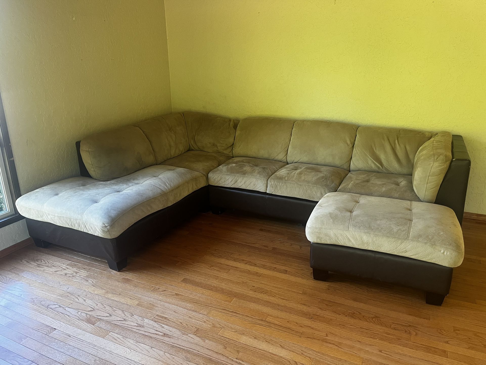 Sectional Couch With Chase Lounge And Ottoman 