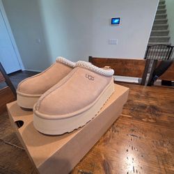 UGG Tazz II - Women Size 9