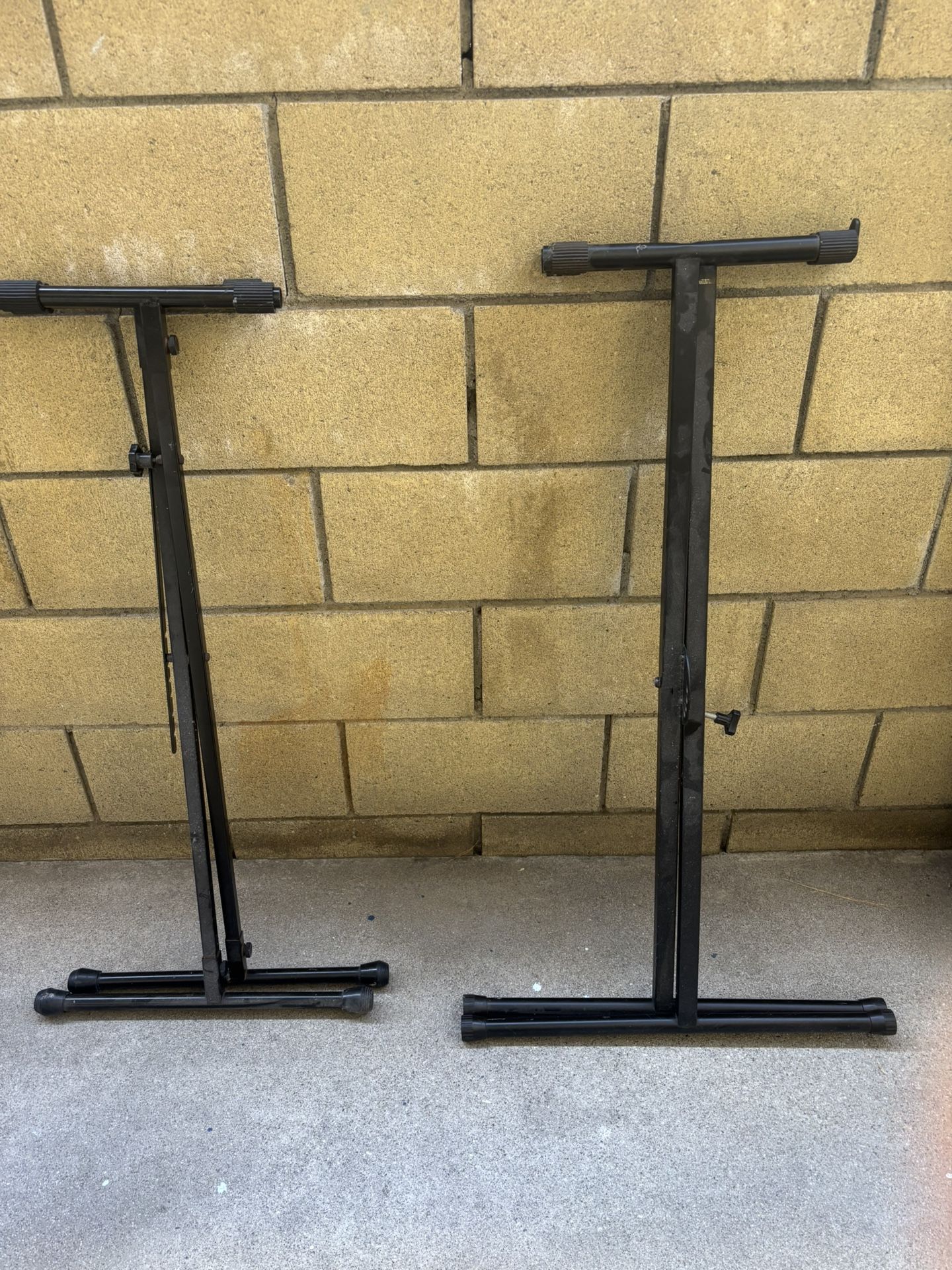 2 keyboard stands