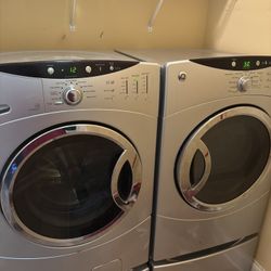 GE Front load Washer & Dryer W/ Stand