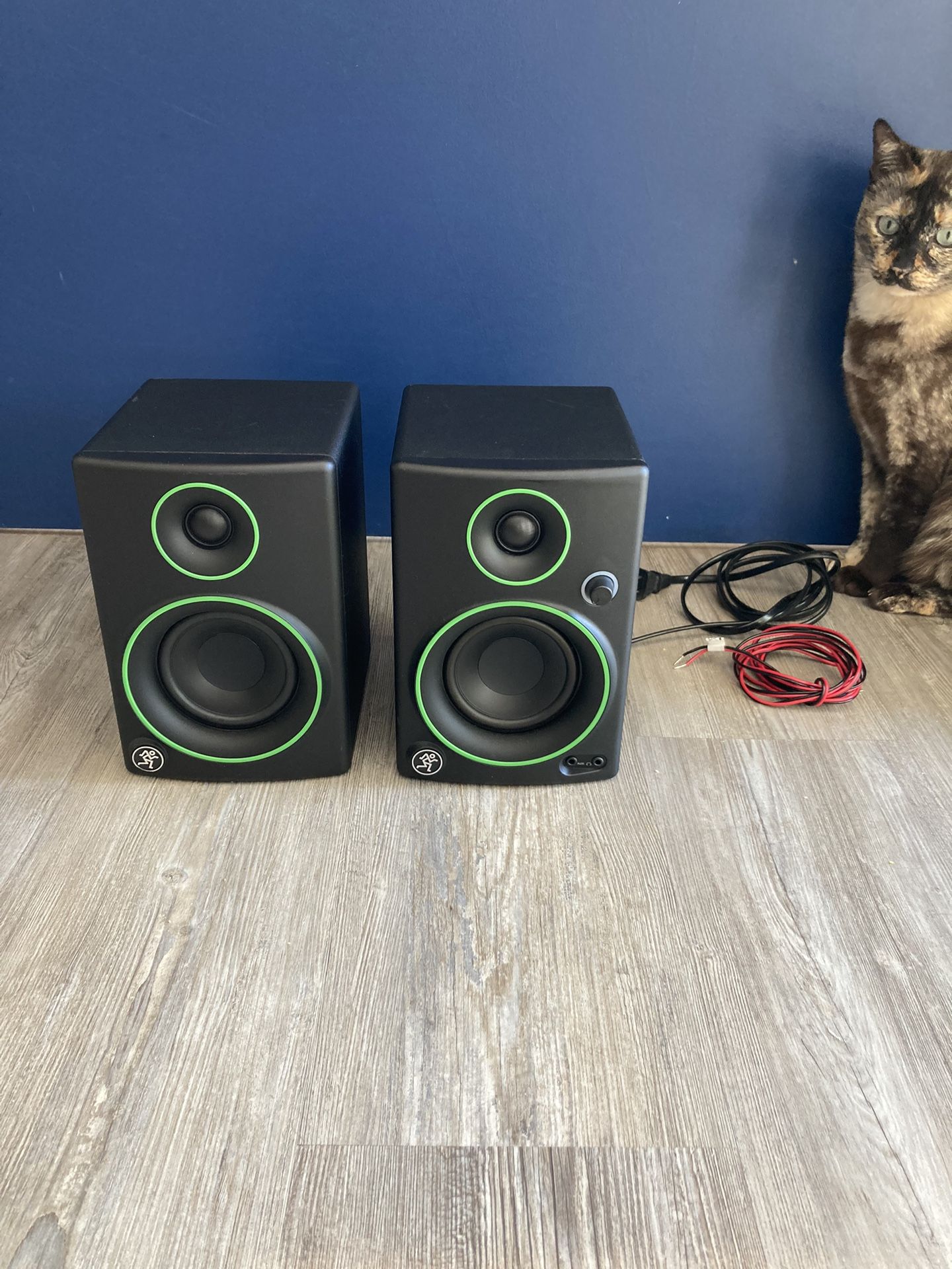 Mackie CR3 reference monitors 3”