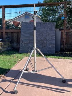 PRICE CORRECTION!!  Norman Autopoles - backdrops, lighting, etc