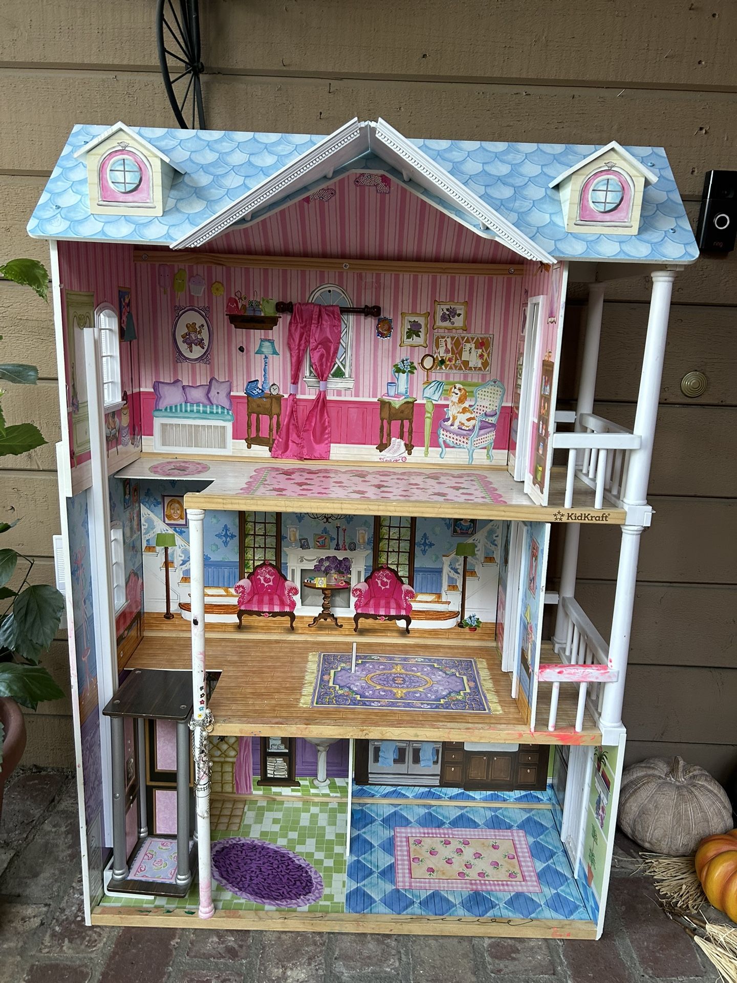 Doll House 