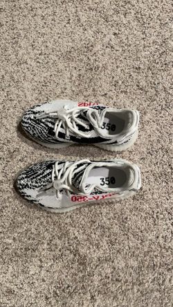 Youth Yeezy Zebra Size 1Y