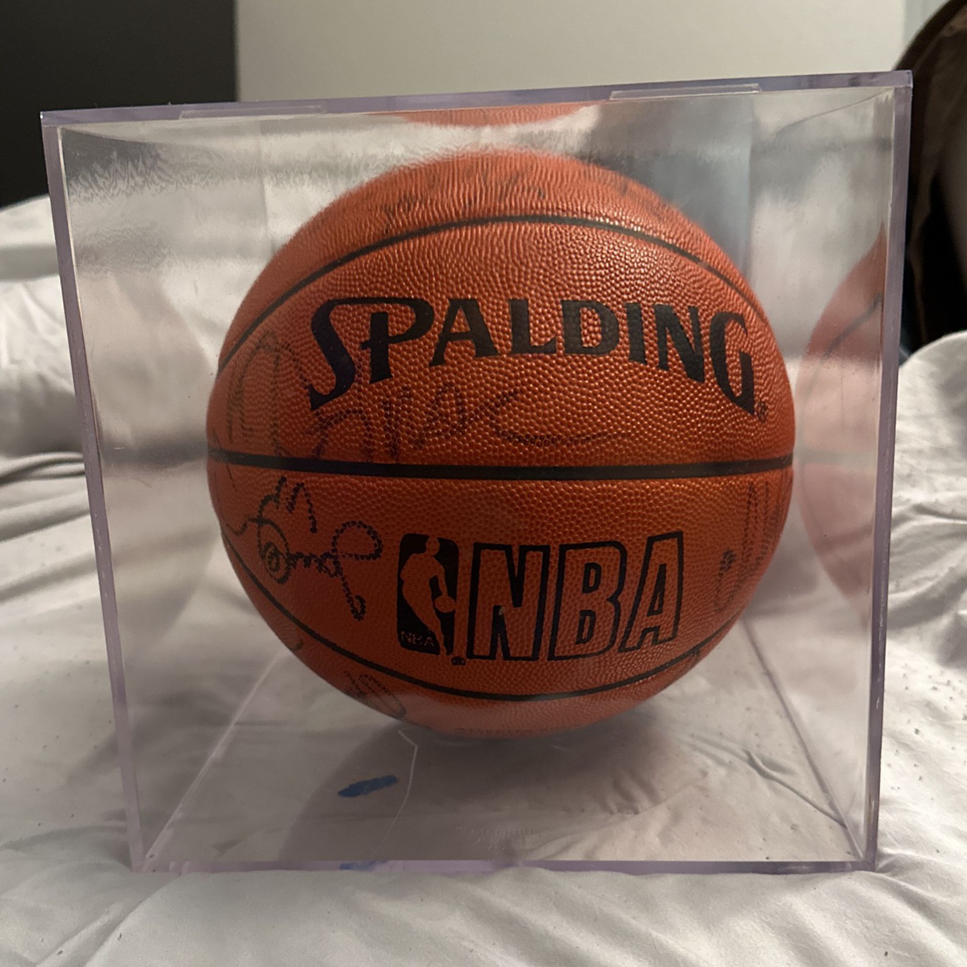 OFFICIAL NBA GAME BALL SIGNED BY 1(contact info removed) LAKERS CHAMPIONSHIP TEAM