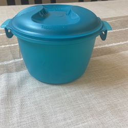 Tupperware Microwave Rice Cooker Large 2.2 L for Sale in Corona