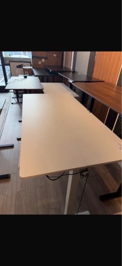 55” white Electric standing desk (I have lot of other desk sizes and colors 😀)