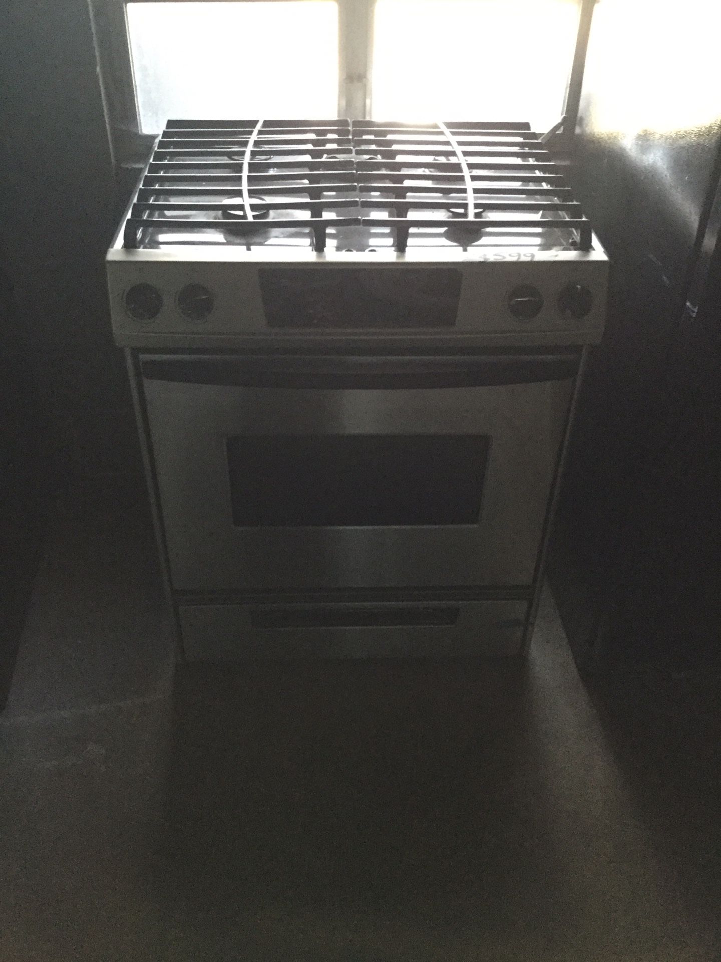 Whirlpool gas stainless range with downdraft/ 30 day warranty/ delivery available