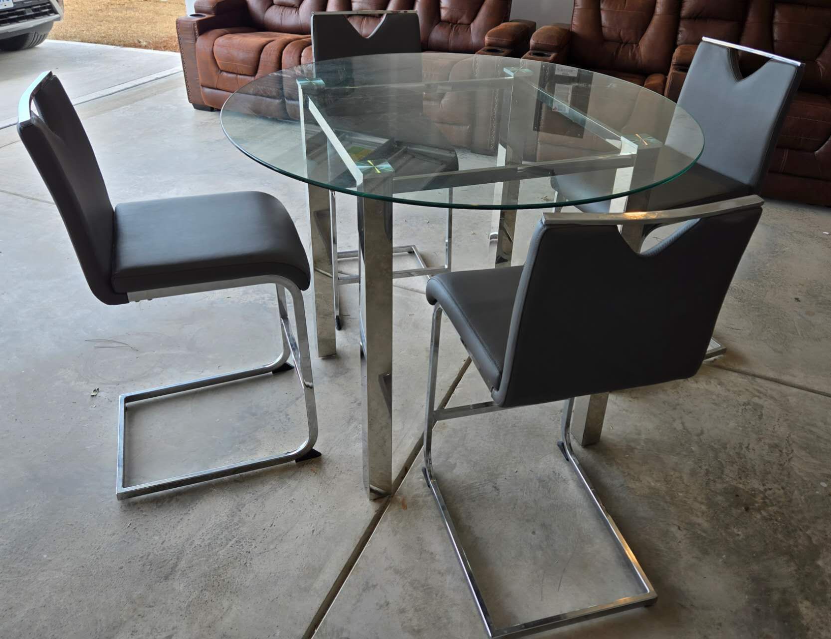 Dining Set Of 5 PCs. Like New