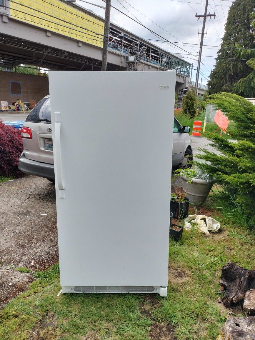 Frigidaire Refrigerator - Can Deliver 