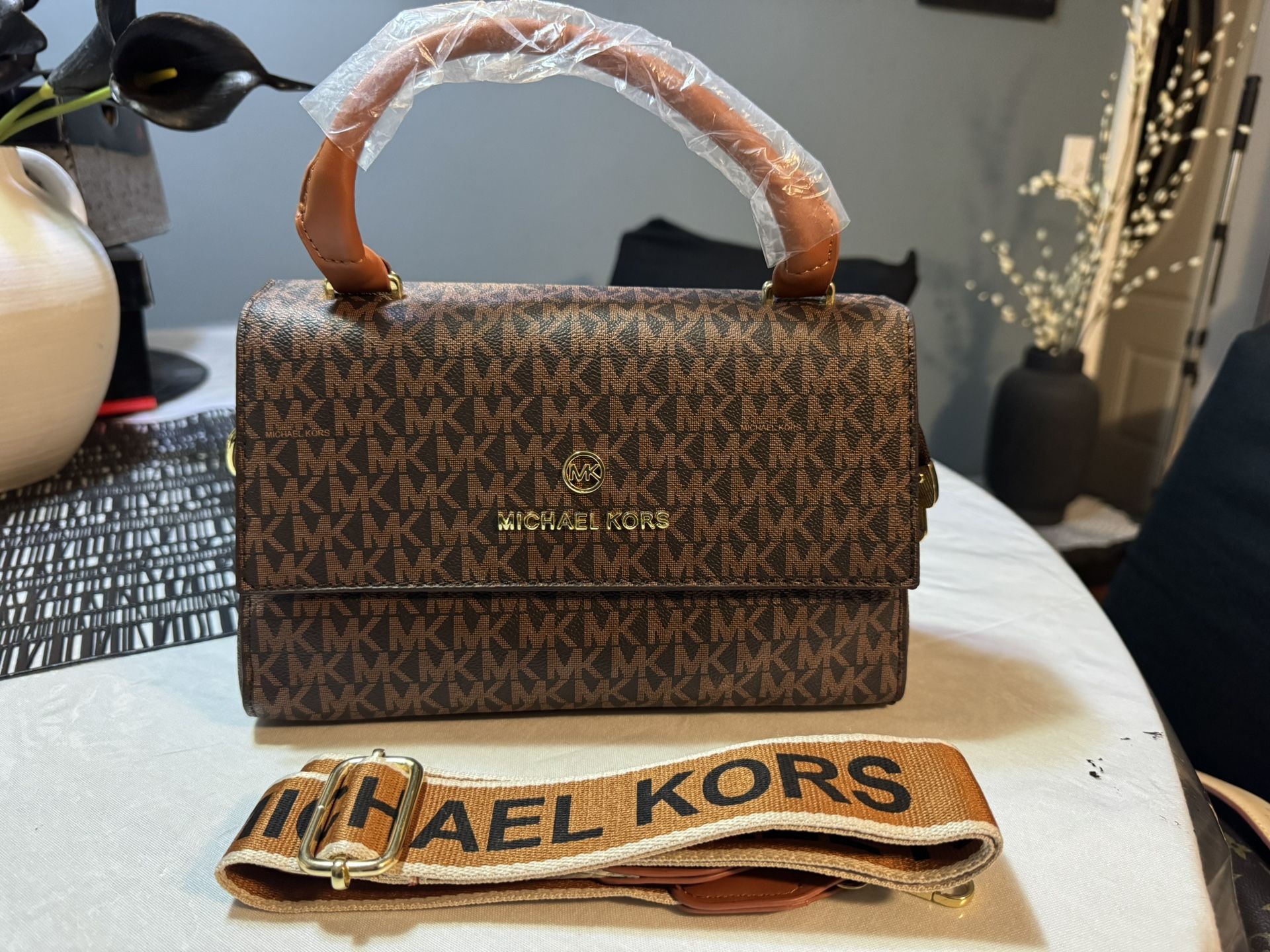 Muchael Kors Medium Crossbody Bag 
