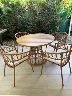 Outdoor Patio Rattan Dining Set Table and 4 Chairs