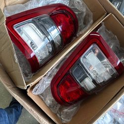 RAM 1500 Mirror And Tail Light