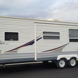 2007 Jayco jay flight Large living room slid out...... Travel trailer 