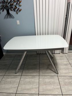 Mesa de comedor de vidrio