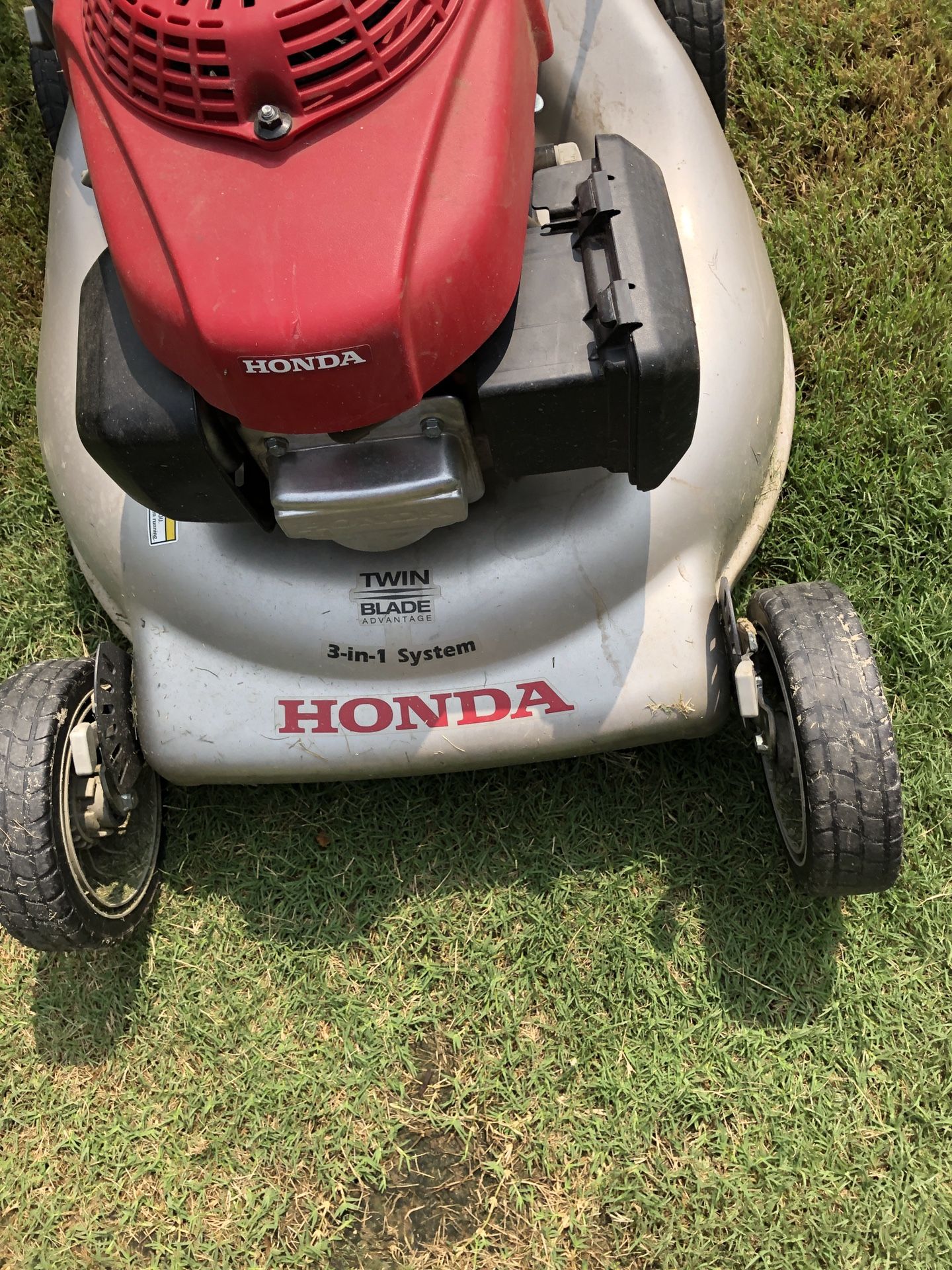 Honda lawn mower grass cutter