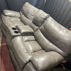 CINDY CRAWFORD RECLINER COUCH (DELIVERY AVAILABLE