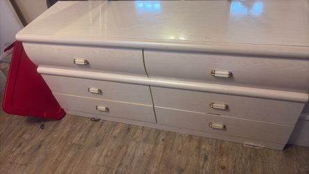 White bedroom set