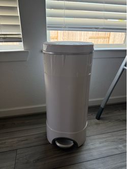 Diaper Pail Powered by Arm & Hammer