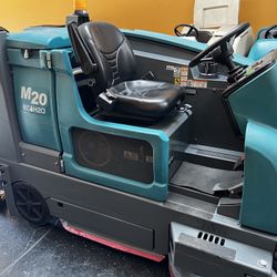 Tennant M20 Rider LP Sweeper Scrubber
