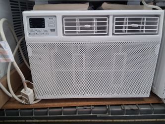 14000btu windows ac by TCL smart WiFi.  Over 750 square foot coverage.  Brand new