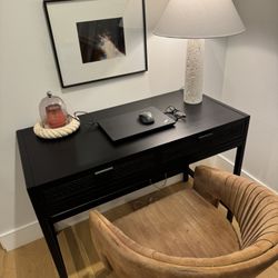 Black Desk 
