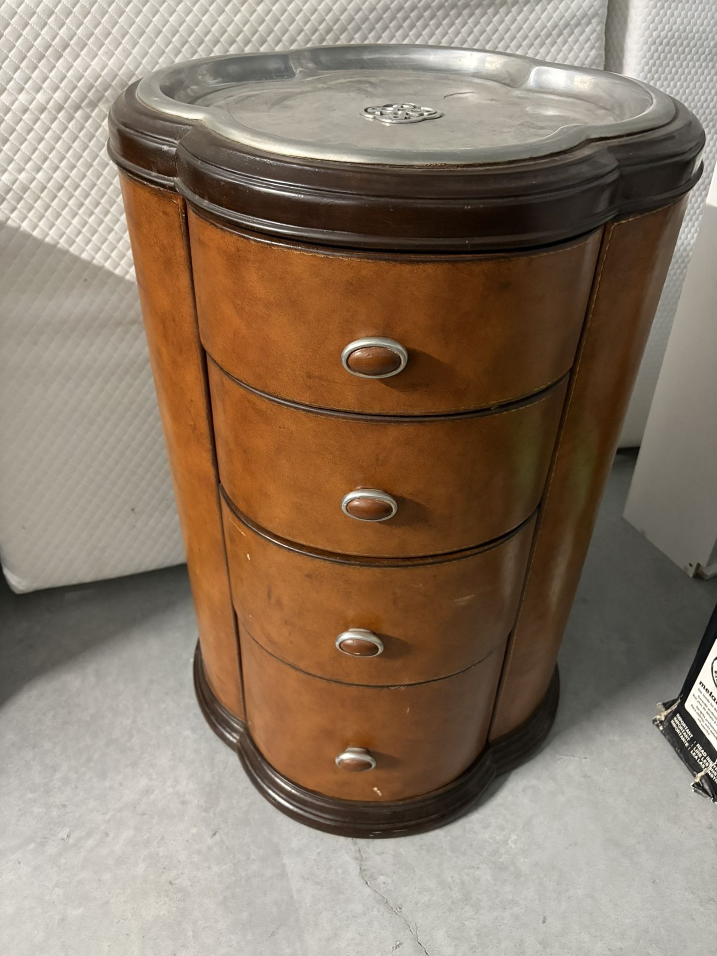 Thomasville Bogart Leather Cigar Table Antique