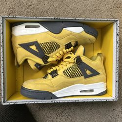 Lightening Jordan 4s size 9