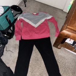 Cozy Colorblock Sweatshirt & Black Skinny Jeans Outfit – Size Large Top / 8 Pants