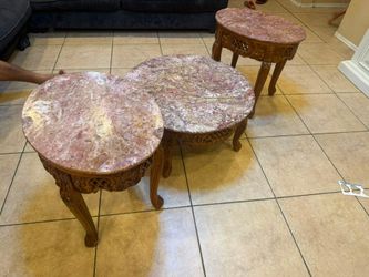 Coffee tables set