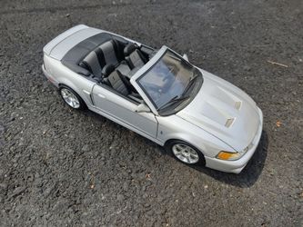 Maisto 1:8 Diecast 2003 Ford SVT Mustang Cobra Convertible For Sale
