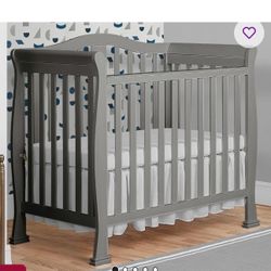 Mini Crib & Newton Breathable Mattress $150