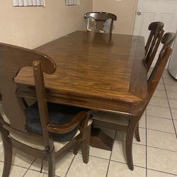 Kitchen Dining Table/ Mesa Comedor 
