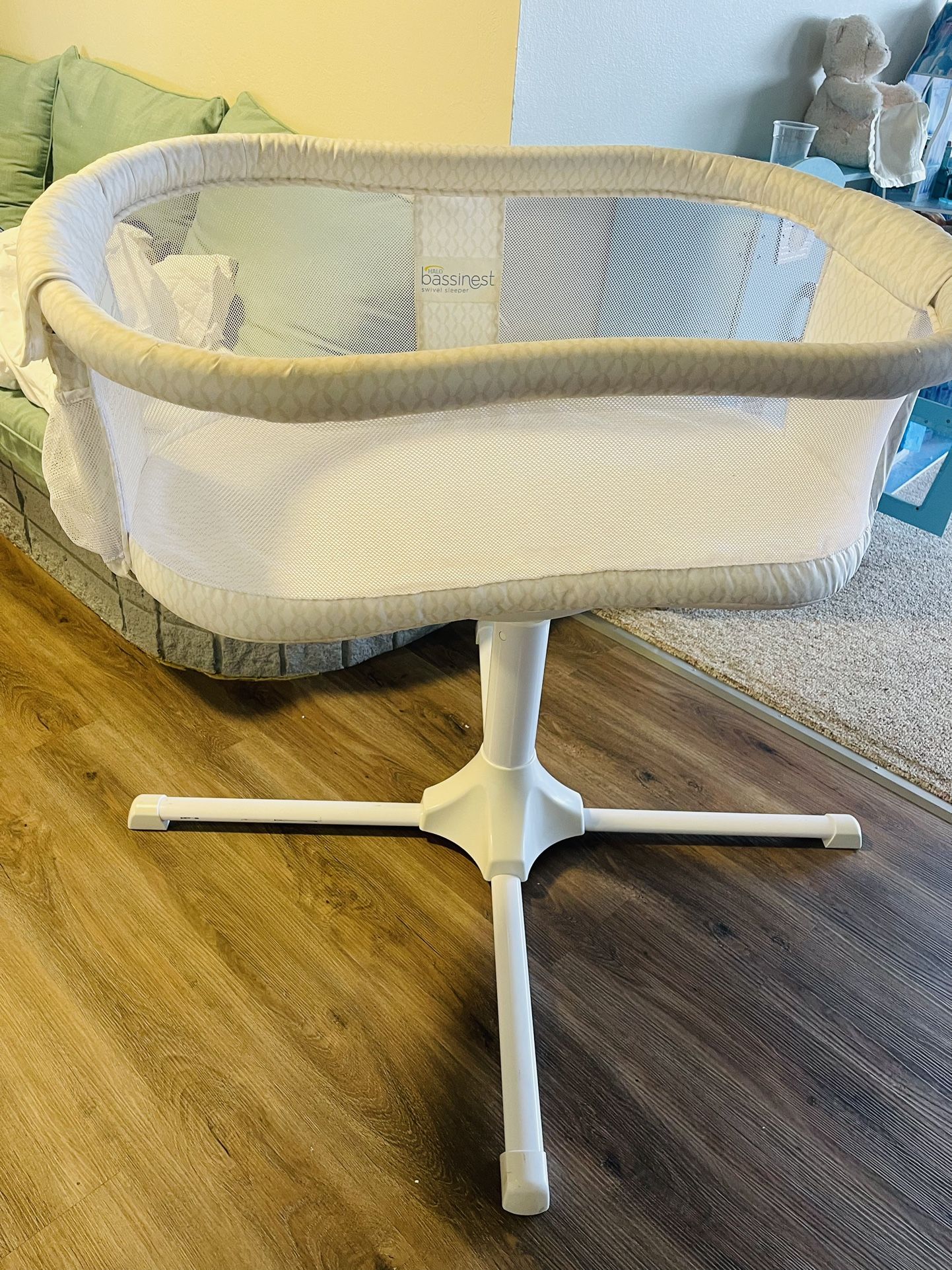 halo bassinest swivel sleeper