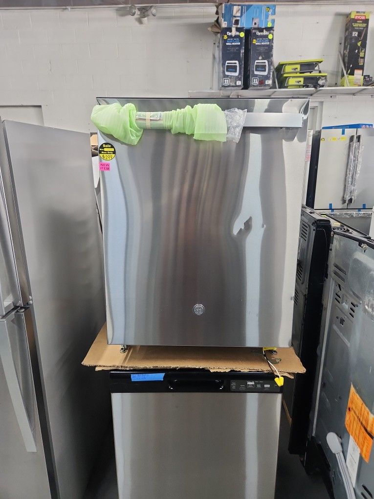 GE Dishwasher In Stainless Steel