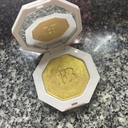 Fenty Beauty Trophy Wife Highlighter 