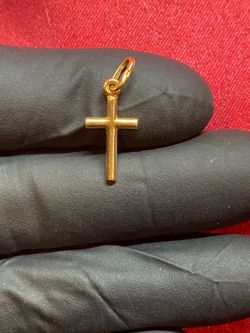 18k Tested & Marked 750 Gold Cross Pendant .79