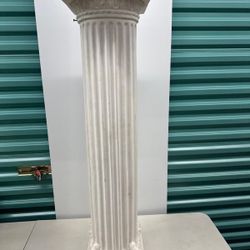 2 Plastic Columns 