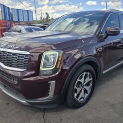 2020 Kia Telluride EX AWD EX 4dr SUV Price $12,000 Mileage 171,443