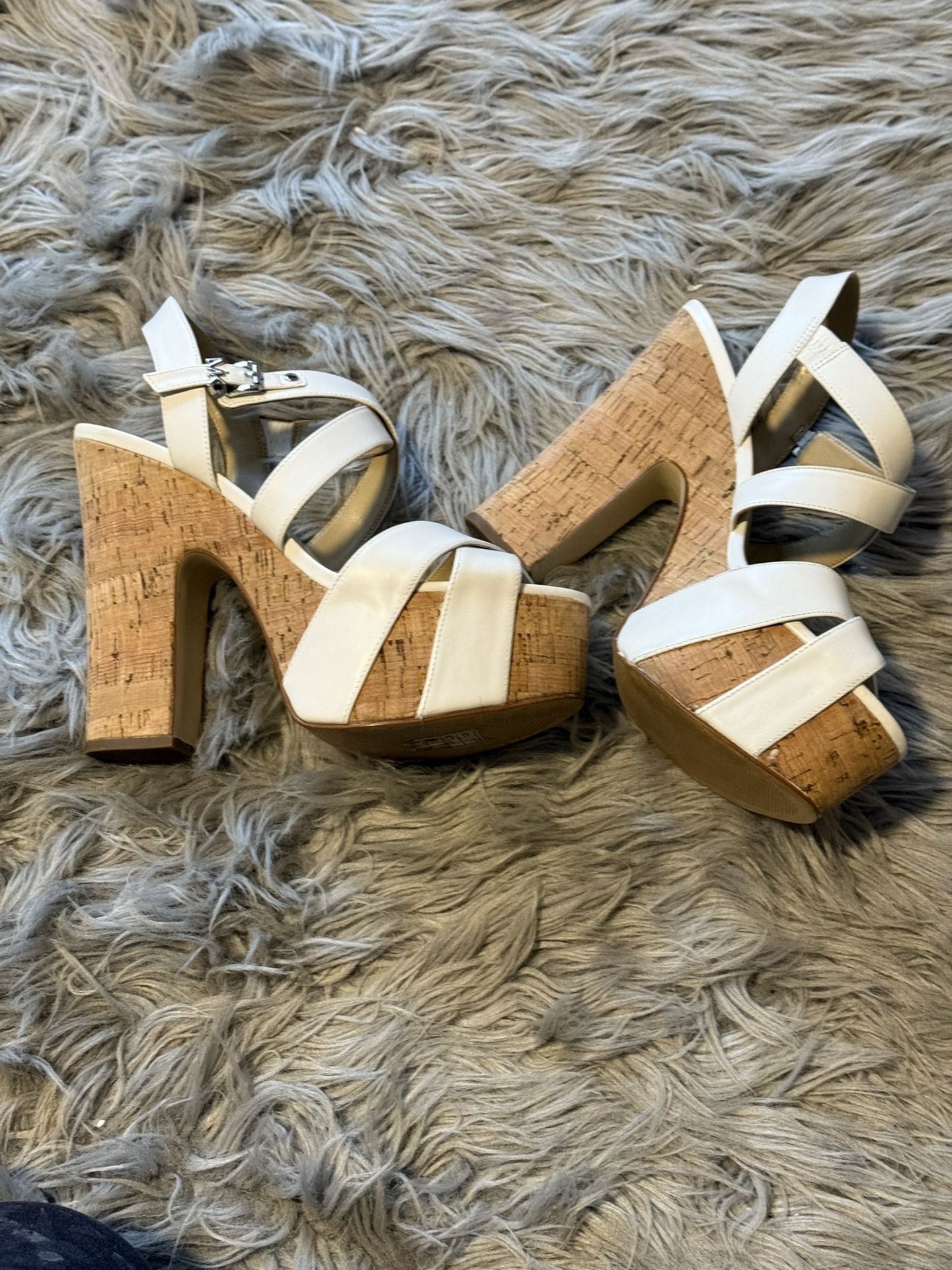 White MICHAEL kORS Shoes Size 8