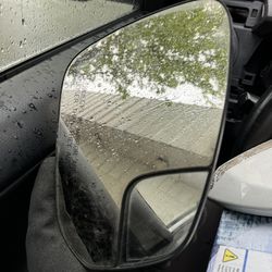 Right Side Door Mirror Glass Heated 2016-2018 Toyota RAV4 XLE  Used  