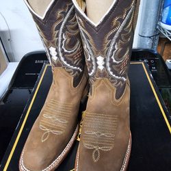 Boys Uviedo Boots Size 4