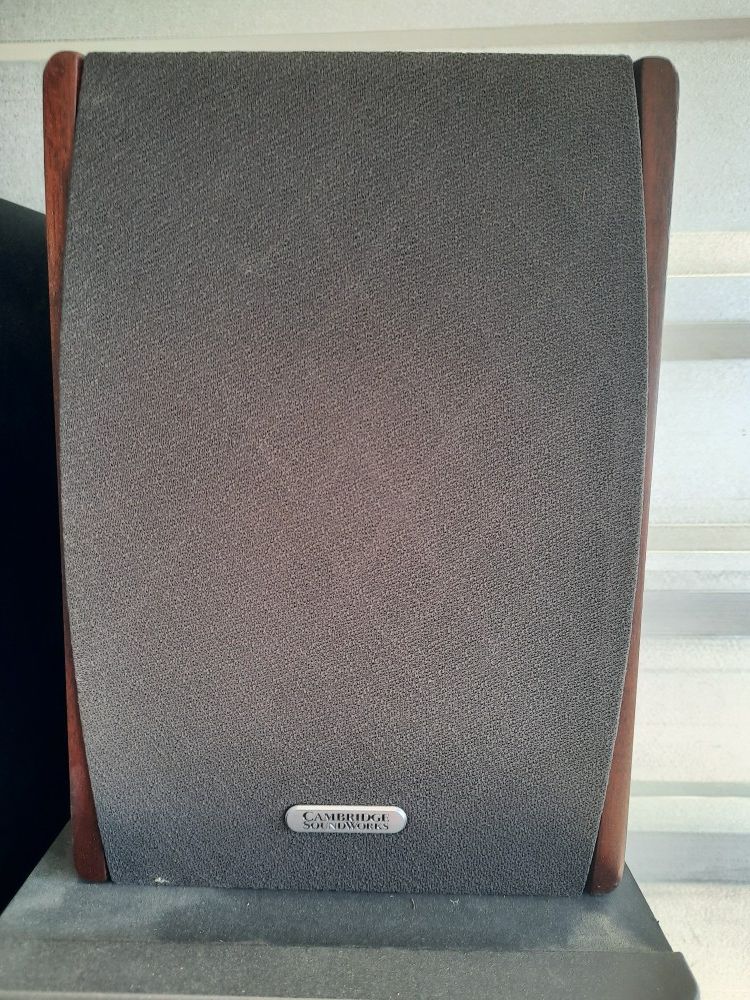One Cambridge Soundworks M50 Speaker