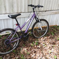 NICE HUFFY 24 INCH GIRLS BIKE