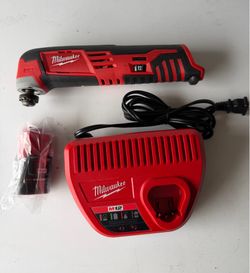 M12 Lithium-Ion Cordless Oscillating Multi-Tool + CP2.0Ah Battery & Charger